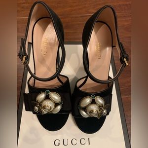 Gucci velvet sandals heels black color size 35.5 totally new.